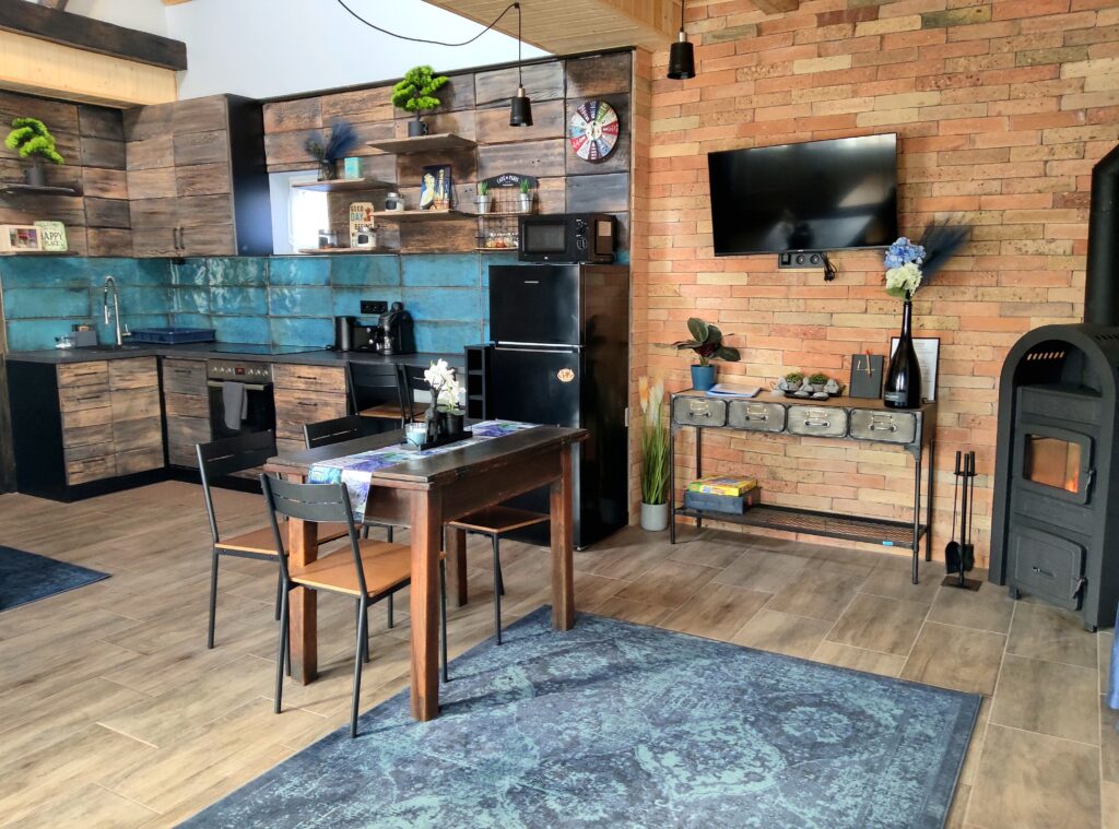Loft étkező-konyha-tv