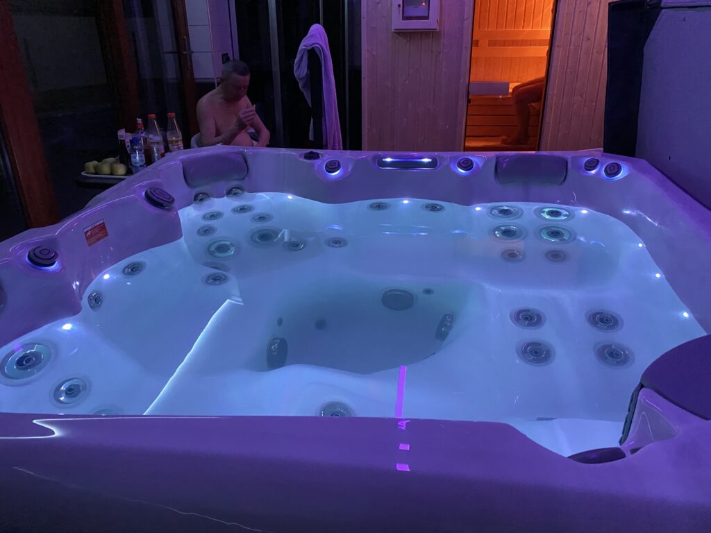 5 fős jakuzzi